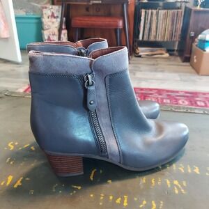 Cobb Hill Womens Grey Leather Suede Side Zip Ankle Boots Block Heel 6.5M
